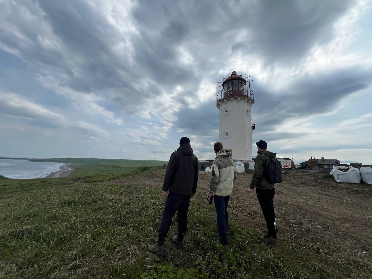 Мыс и маяк Курбатова