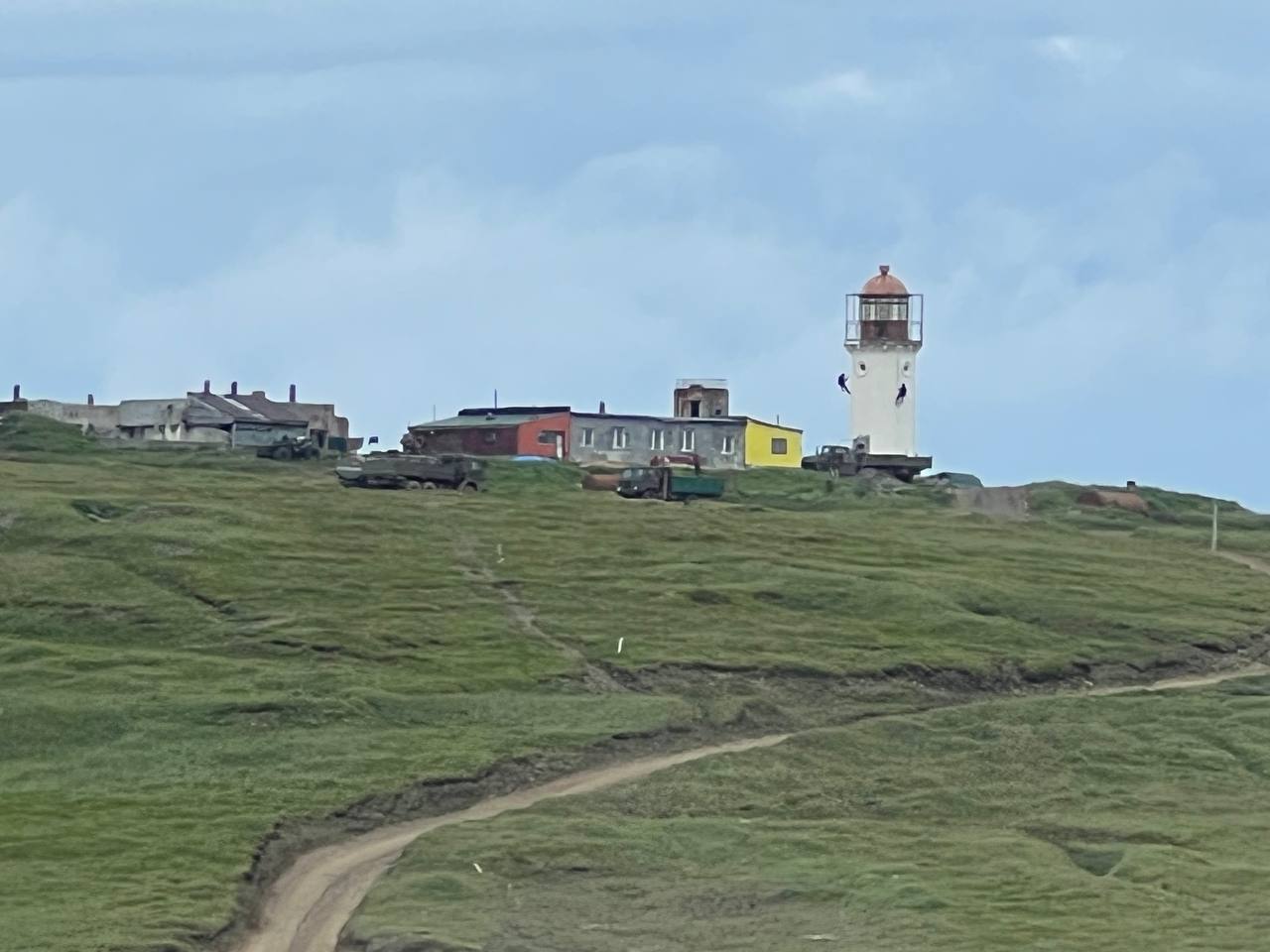 Мыс и маяк Курбатова