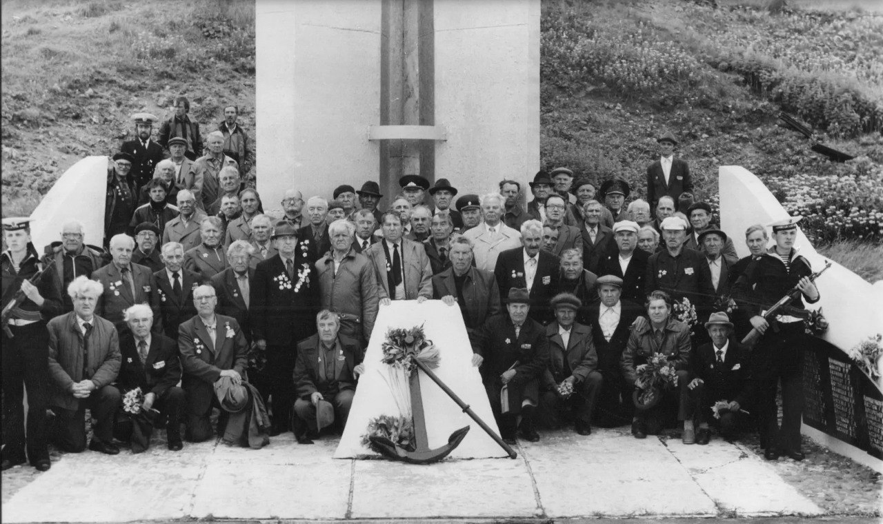 100 настоящих героев, участников Курильской десантной операции, вернулись на Шумшу в 1990 году.