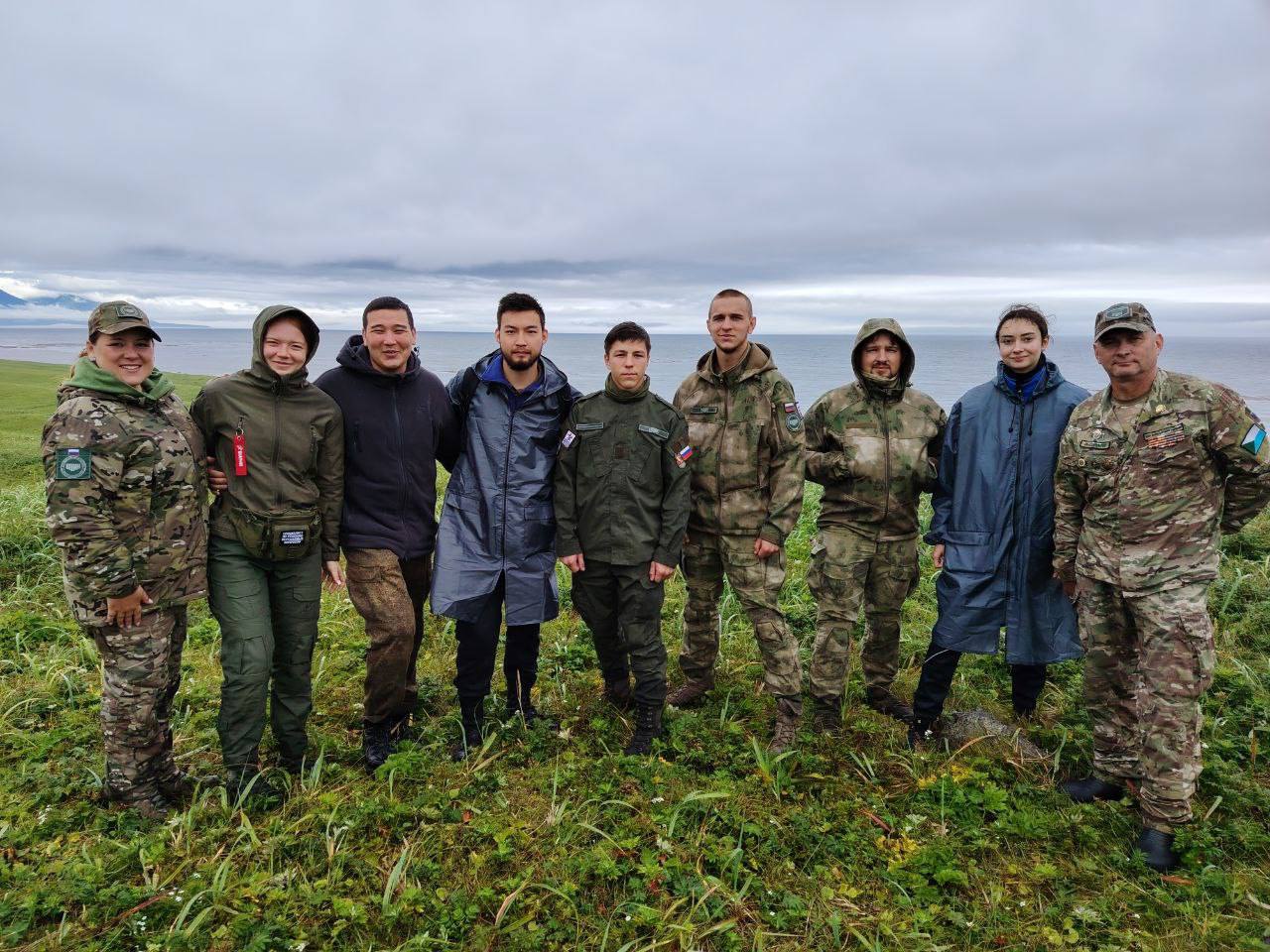 Они добрались до острова Шумшу и погрузились в исторические события Второй мировой войны.